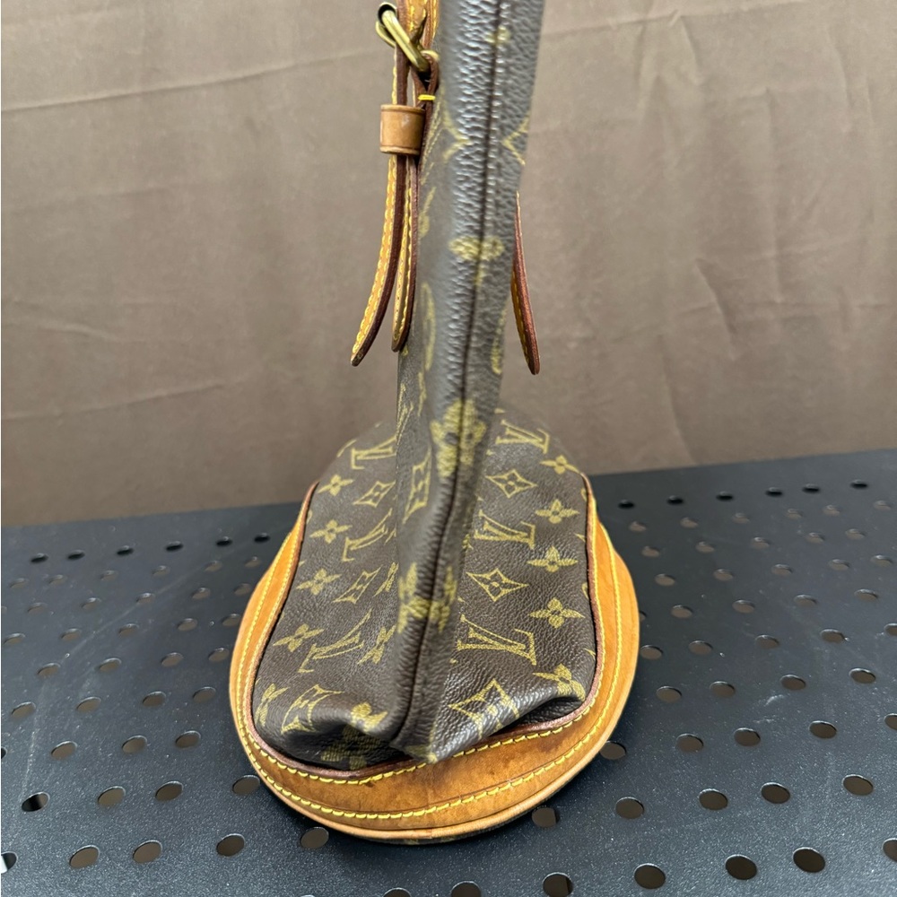 Louis Vuitton Pochette Bucket - Picture 7 of 12